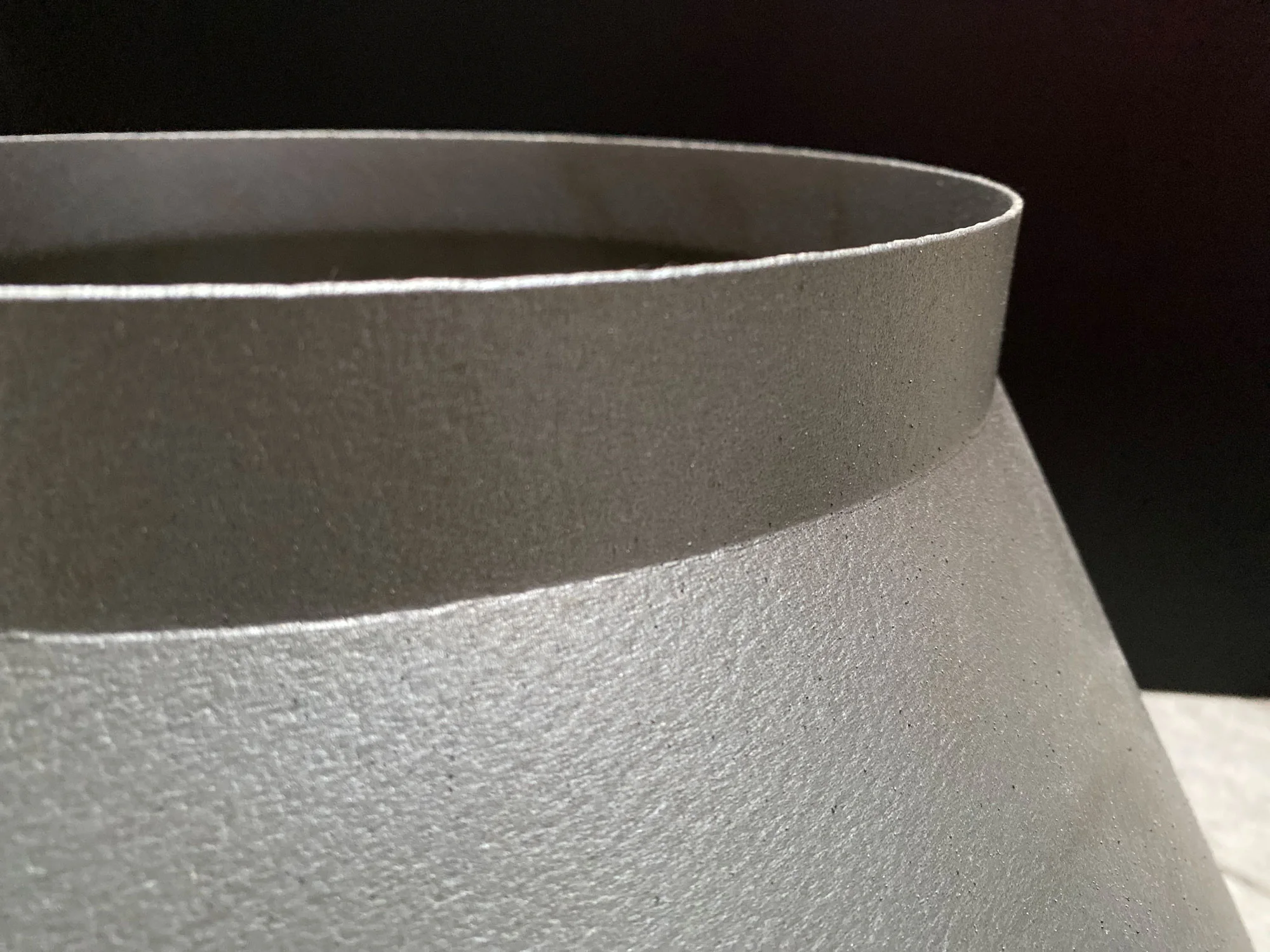 Close-up of a thin-wall Inconel 718 LMD demonstrator edge and surface