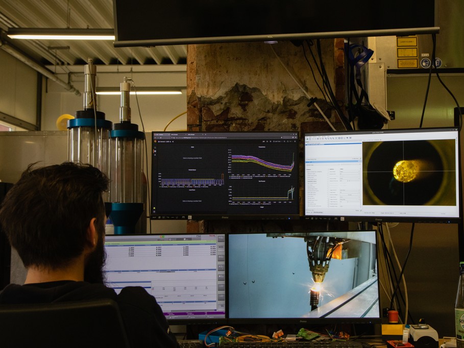 Operator screens showing coaxial melt-pool monitoring during Laser Metal Deposition