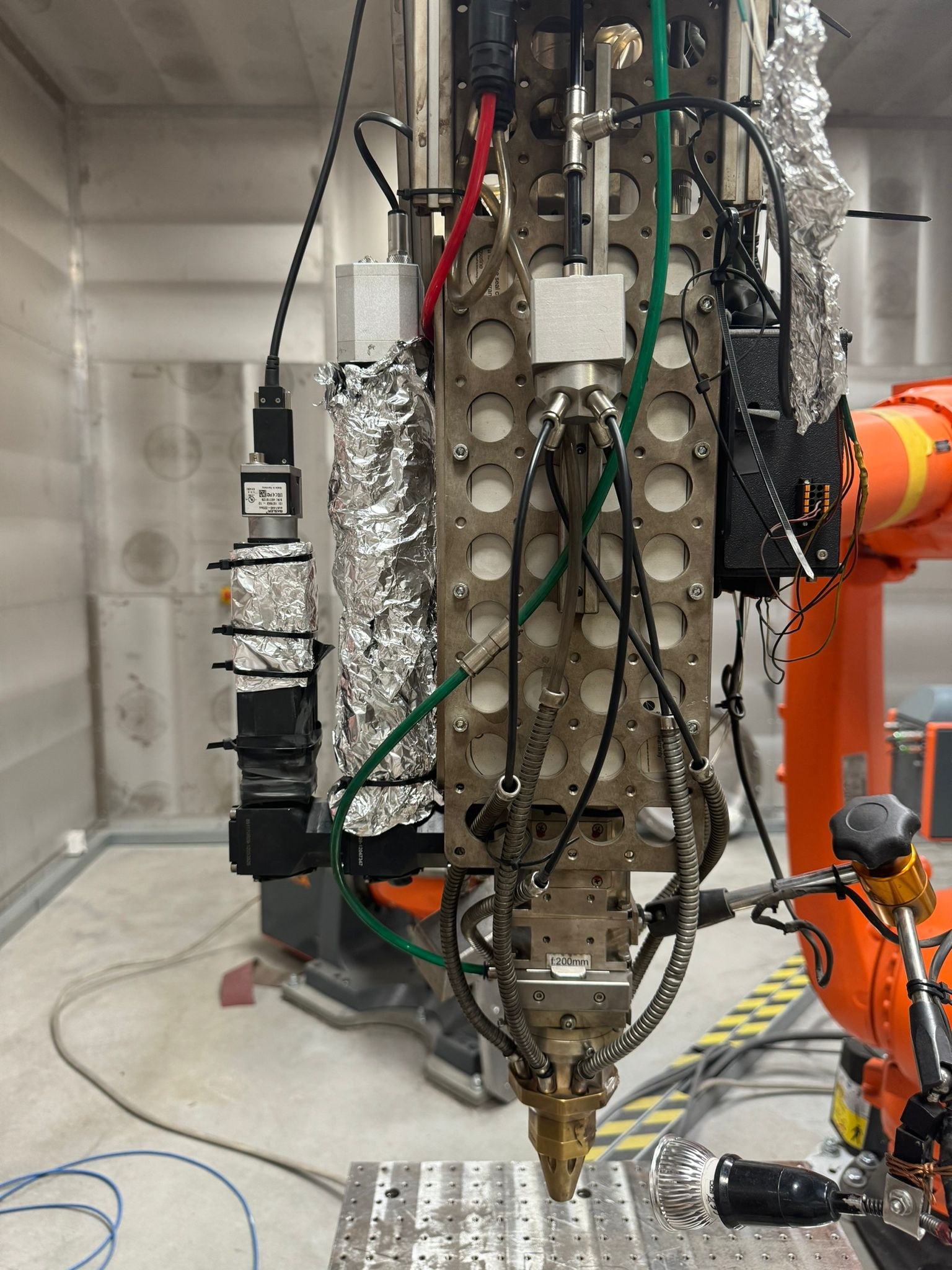 Thermal camera installed near the Laser Metal Deposition process head