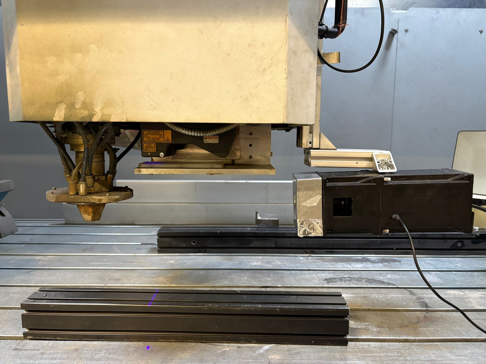 Triangulation sensor setup near the Laser Metal Deposition process head