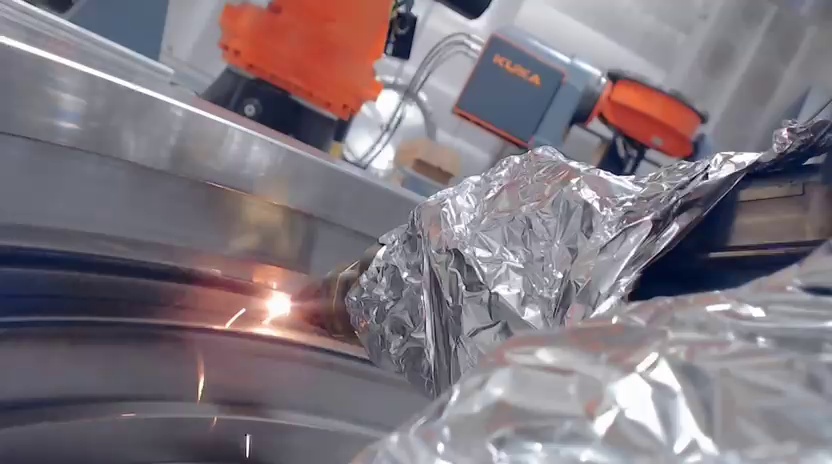 Laser-Metal-Deposition-Hardfacing auf einer ringförmigen Verschleißfläche eines Bergbaumaschinen-Halters