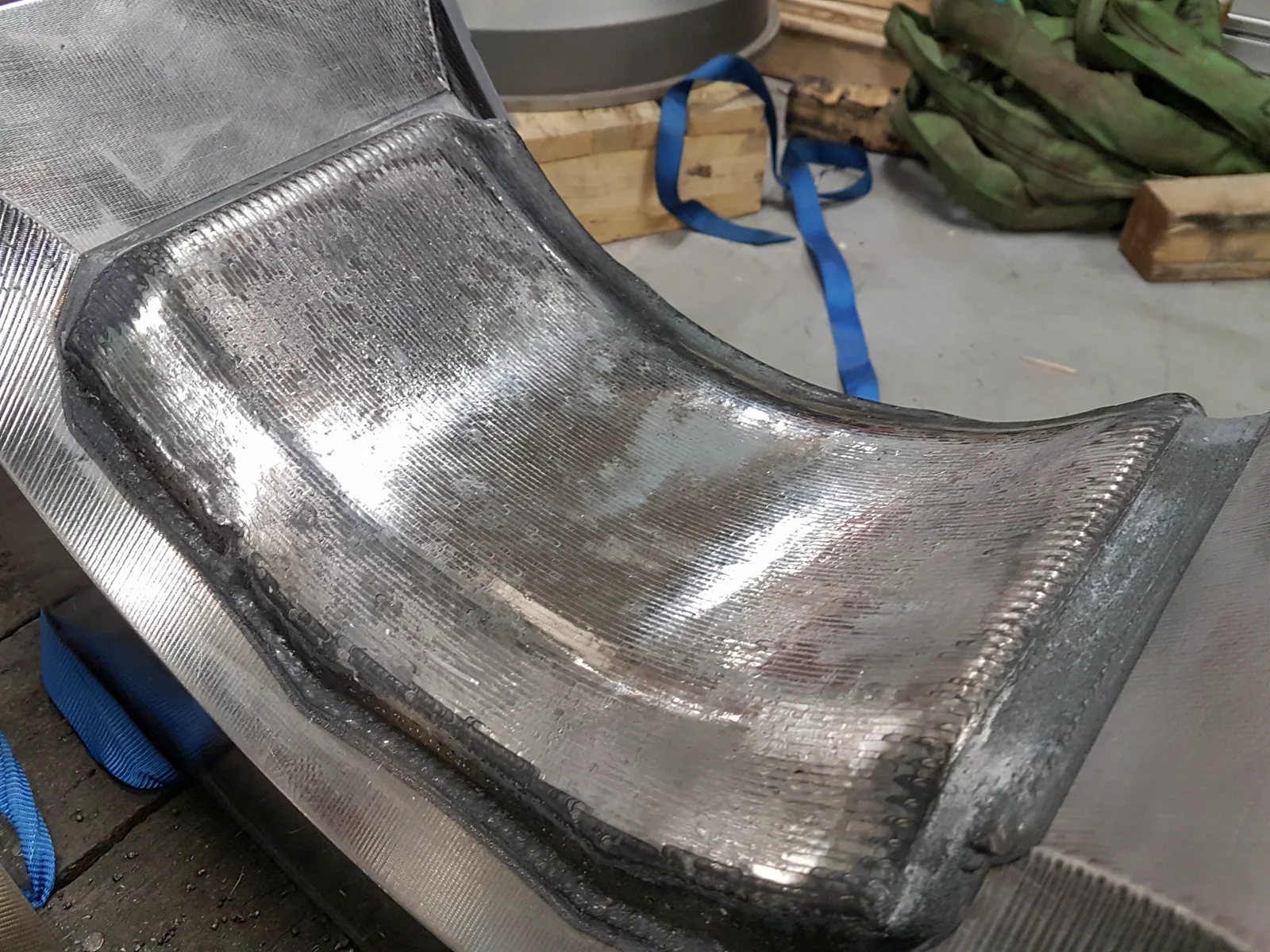 Round forging die after contour-following Inconel 625 coating and laser polishing