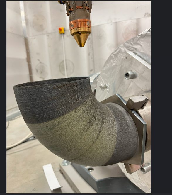 Pipe demonstrator image for functionally graded LMD material transition discussion